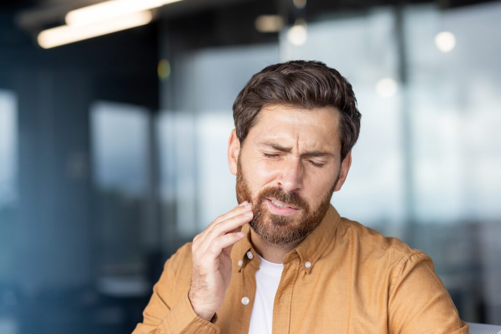 What to Do With a Broken or Cracked Tooth