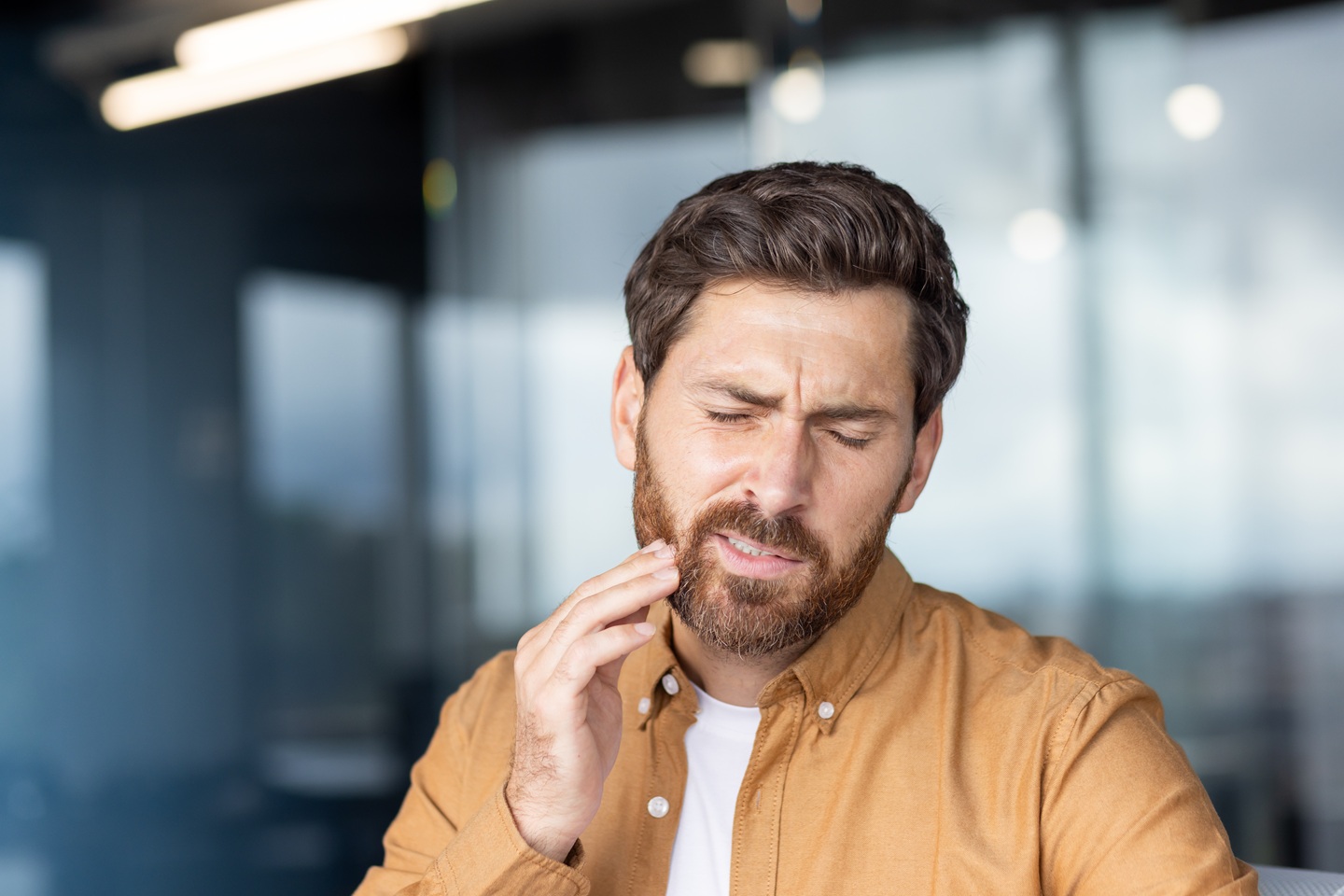 What to Do With a Broken or Cracked Tooth